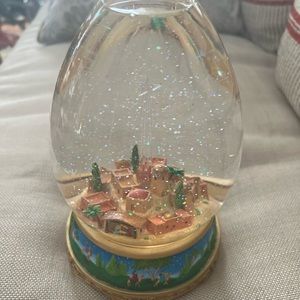 Vintage Hallmark Musical Jerusalem Snow Globe 9"